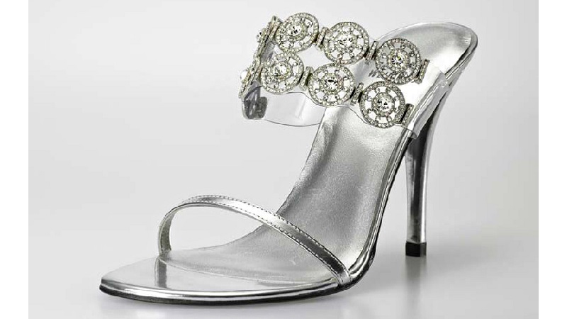 کفش‌های بند دار رویای الماسی از گرانترین کفش های دنیا