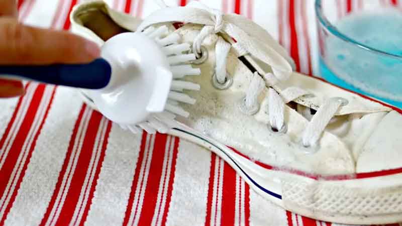 بهترین روش شستشوی کفش سفید