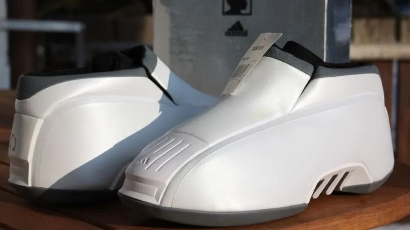 Adidas Kobe II از عجیب‌ترین کفش‌های دنیا