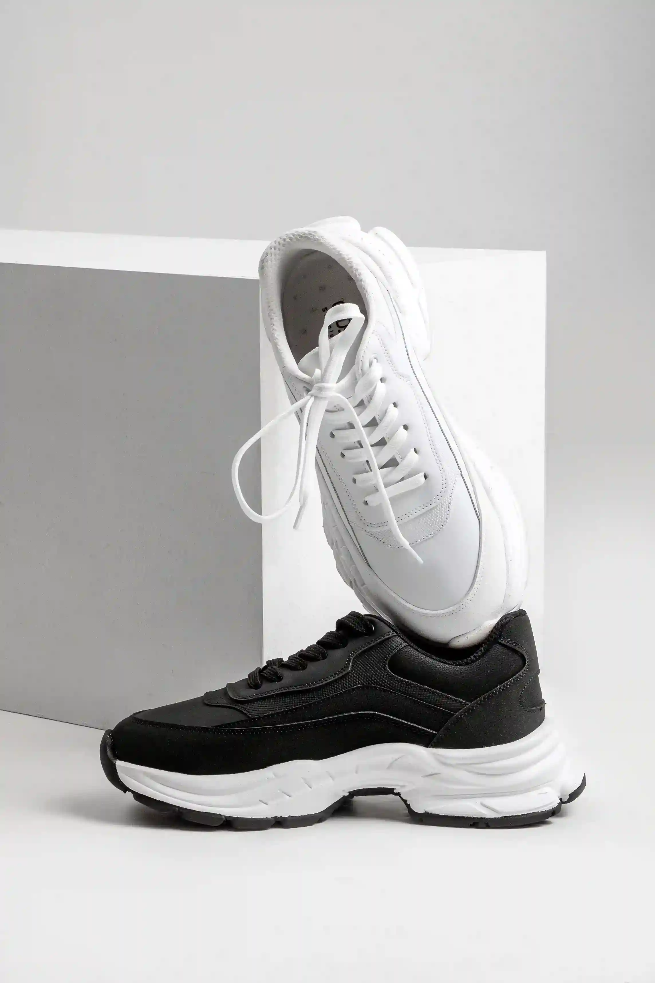 کفش اسپرت دخترانه برای مدرسه مشکی