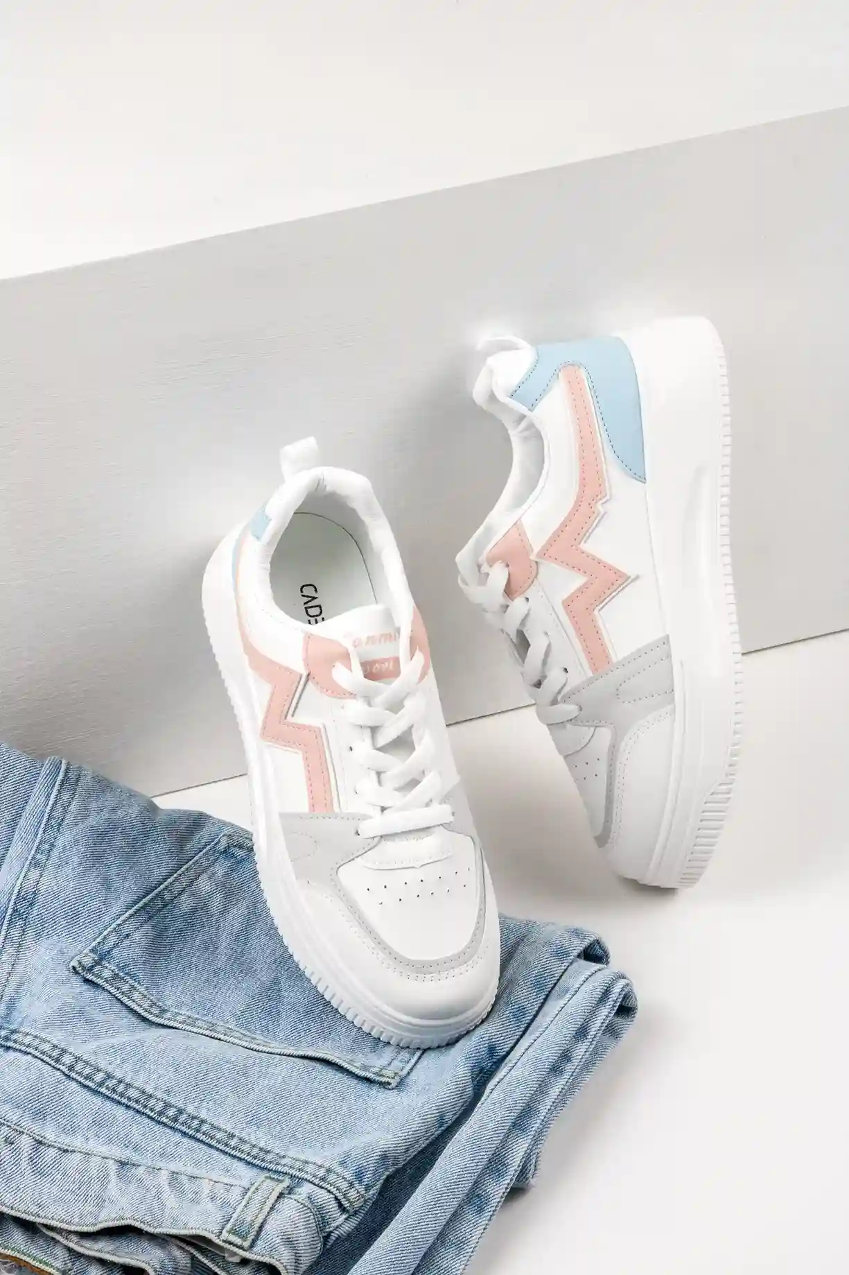 کفش اسپرت دخترانه برای مدرسه مشکی