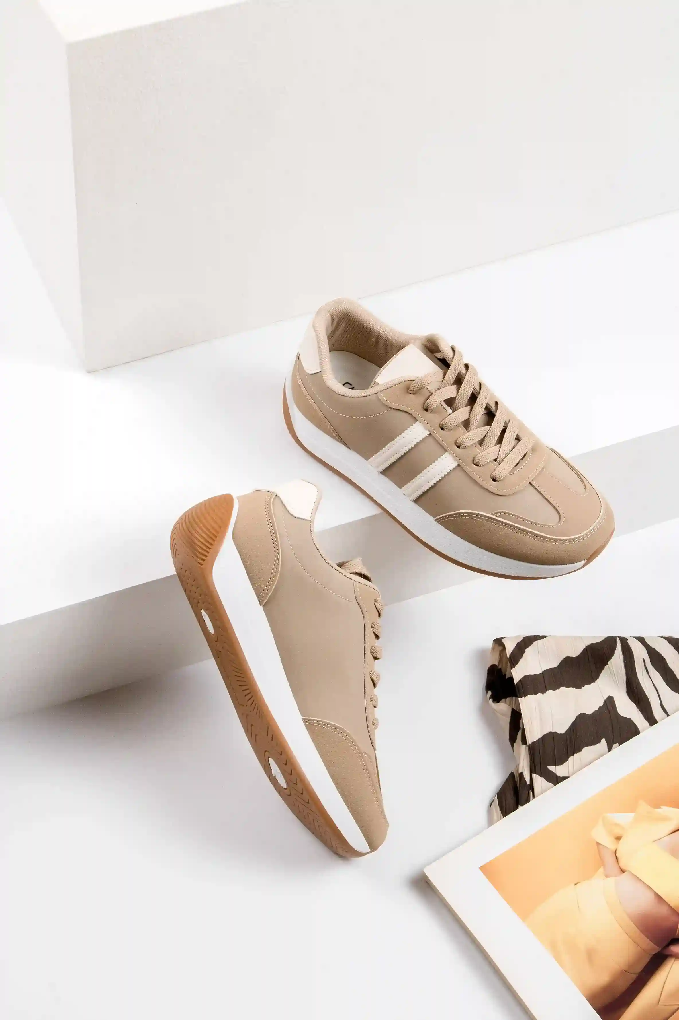 کفش اسپرت دخترانه برای مدرسه مشکی